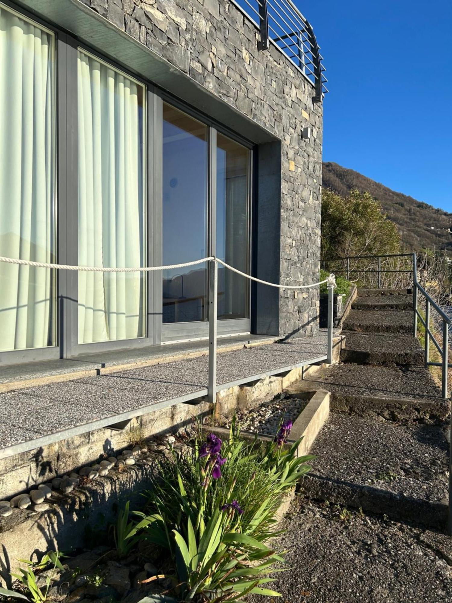 The House On The Shore * Dervio